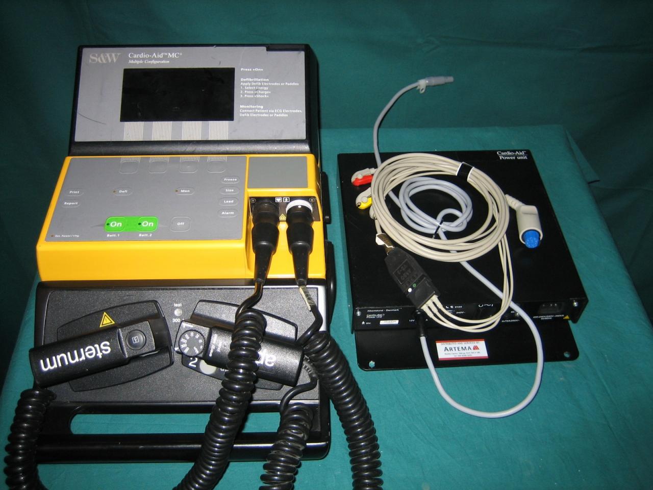 Defibrilatorul portabil S&W Cardio Aid MC+